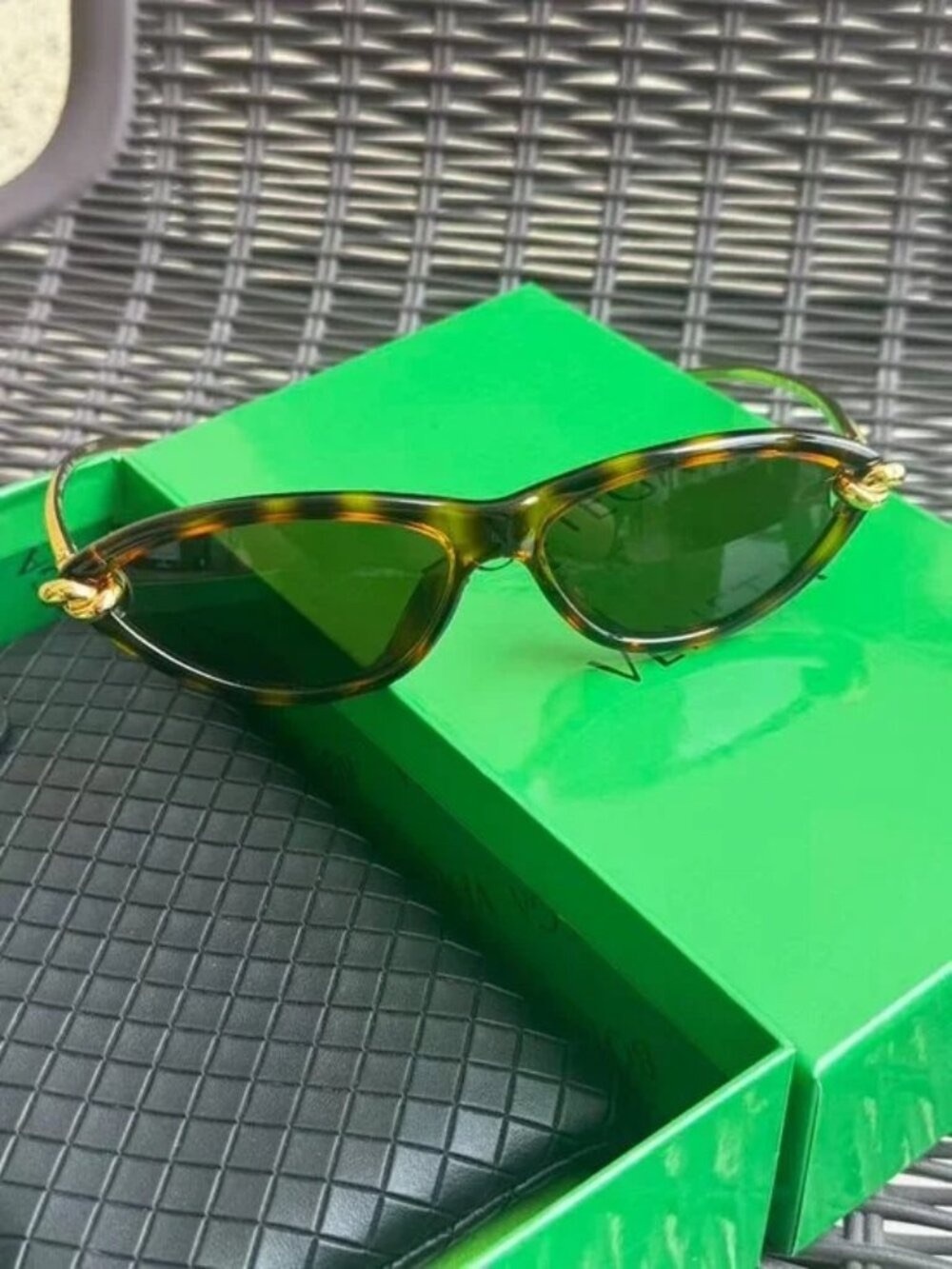 Bottega Veneta Gold and Tortoiseshell Slim Oval Sunglasses - Picture 2 of 5